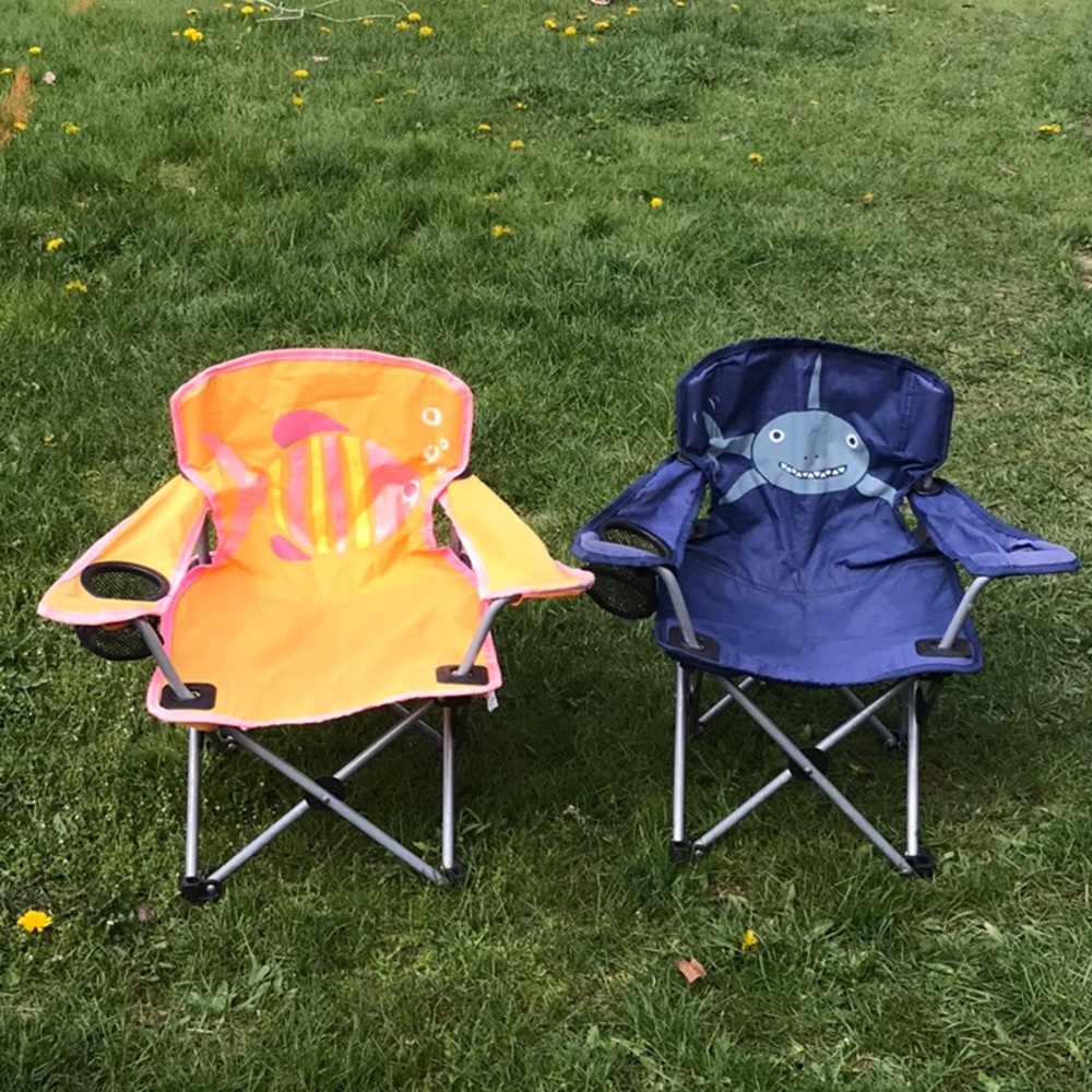2 Kids Captain Chairs
